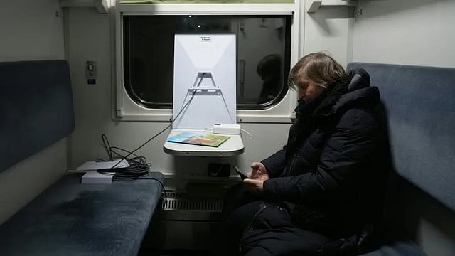 குளிர் காரணமாக ரயில்களில் தஞ்சமடையும் உக்ரைன் மக்கள் 