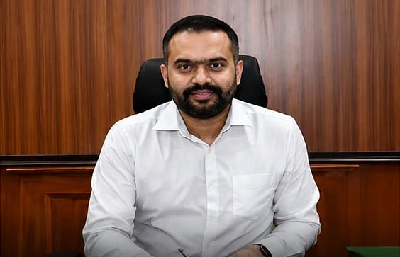 ஆகாஷ் ஐ.ஏ.எஸ்